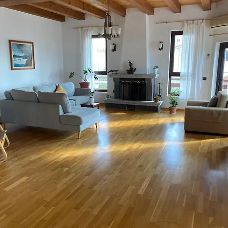 Apartment Comfy Spacious Duplex