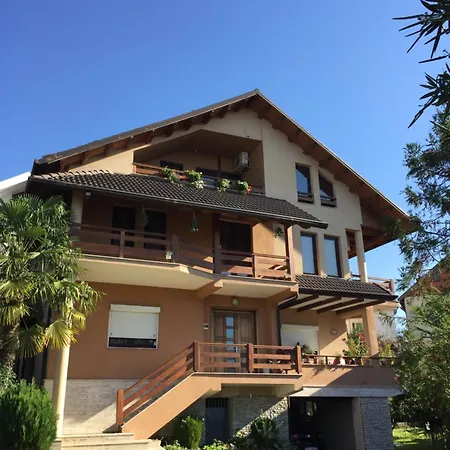 Comfy Spacious Duplex Тирана